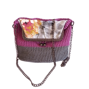 Γυναικεία χειροποίητη τσάντα clutch ώμου ή χιαστί πλεγμένη με βελονάκι και επενδυμένη με ύφασμα με λουλούδια - ύφασμα, clutch, χιαστί, φλοράλ, πλεκτές τσάντες