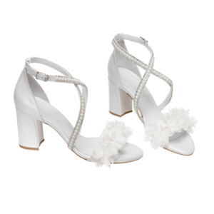 Νυφικά πέδιλα άσπρα με δέσιμο με πέρλες και λουλούδια από δέρμα - Πέδιλα Γαρυφαλλιά - δέρμα, πέδιλα, πέρλες, νυφικά, ankle strap