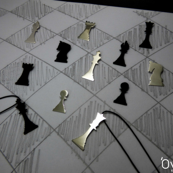 ¨Chess mates" - Χειροποίητο μενταγιόν επάργυρα και με οξείδωση με πιόνια
