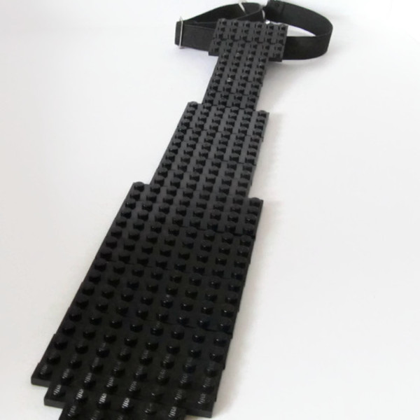Γραβάτα Μαύρη από τουβλάκια. - ελαστικό, ιδιαίτερο, μοντέρνο, γυναικεία, ανδρικά, πλαστικό, δώρο, street style, χειροποίητα, δωράκι, είδη δώρου