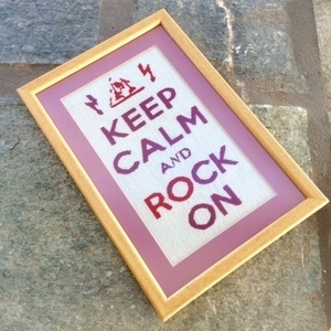 Keep Calm and Rock on...κάδρο με κέντημα! - ύφασμα, κεντητά, διακοσμητικό, ξύλο, πίνακες & κάδρα, αγάπη, κορδόνια, δωμάτιο, δωράκι, personalised, Black Friday - 2