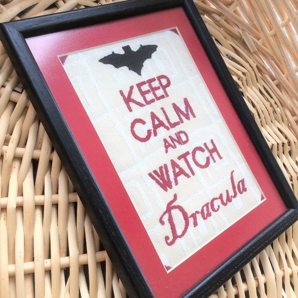 Keep Calm and Watch Dracula..Κάδρο με κέντημα! - ύφασμα, διακοσμητικό, ξύλο, πίνακες & κάδρα, σπίτι, αγάπη, κορδόνια, δωμάτιο, δωράκι, ξύλινο, πρωτότυπα δώρα, Black Friday - 3