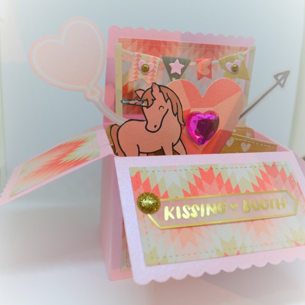 Κάρτα pop up box "kissing booth" - χαρτί, δώρο, αγάπη, χειροποίητα, επέτειος, ζευγάρια, γενική χρήση