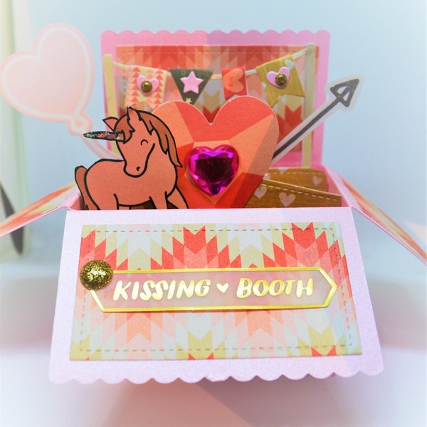 Κάρτα pop up box "kissing booth" - χαρτί, δώρο, αγάπη, χειροποίητα, επέτειος, ζευγάρια, γενική χρήση - 3