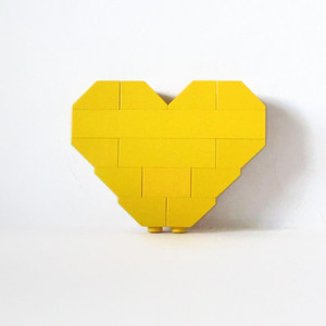 Καρφίτσα Καρδιά Κίτρινη από Τουβλάκια! - μονόχρωμες, μοναδικό, γυναικεία, ανδρικά, πλαστικό, καρδιά, δώρο, δωράκι, είδη δώρου, γενέθλια, δώρα αγίου βαλεντίνου