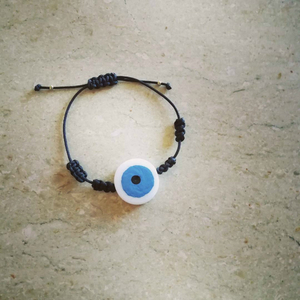 Βραχιόλι λευκό κύκλος μπλε μάτι από Ελληνικό μάρμαρο Θάσου - ημιπολύτιμες πέτρες, μοντέρνο, μακραμέ, κορδόνια, χειροποίητα, μάτι, minimal, unisex, evil eye, gift idea, αυξομειούμενα, δώρα για γυναίκες - 4