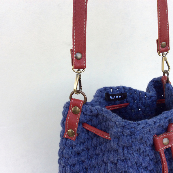 Πουγκί Πλεκτό Μπλε με κόκκινα χερούλια - πουγκί, πουγκί, χιαστί, crochet, all day, δερματίνη, βαμβακερές κορδέλες, πλεκτές τσάντες - 4