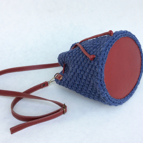 Πουγκί Πλεκτό Μπλε με κόκκινα χερούλια - πουγκί, πουγκί, χιαστί, crochet, all day, δερματίνη, βαμβακερές κορδέλες, πλεκτές τσάντες - 5