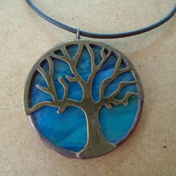 Το Δέντρο της Ζωής σε Μεγάλο Μενταγιόν Μπλε Βιτρώ - μπλε, γυαλί, γυαλί, μακρύ, δώρο, βιτρώ, κολιέ, χειροποίητα, κοντά, gift, μπρούντζος, μεταλλικά στοιχεία, κρεμαστά, μεγάλα, gift idea, δώρα για γυναίκες, μενταγιόν - 5