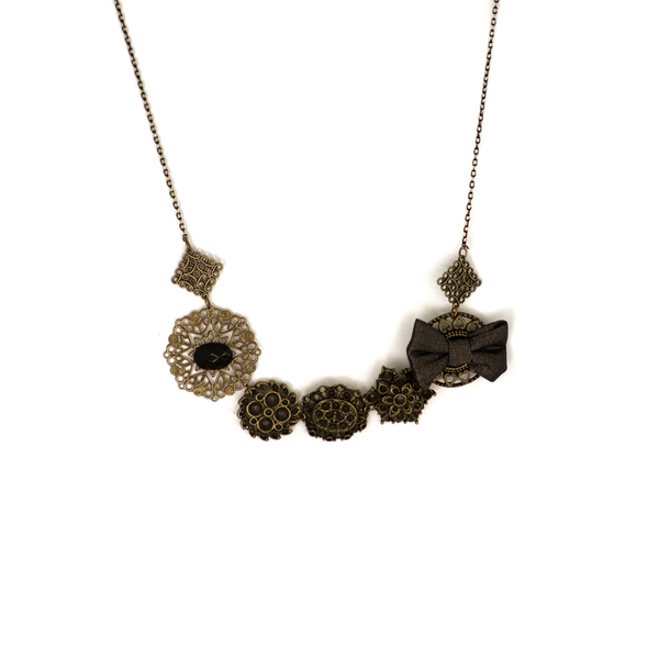 Precious Buttons Necklace - ύφασμα, φιόγκος, vintage, ιδιαίτερο, κουμπί, romantic
