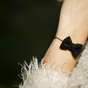 Black Suede Bow Bracelet - ύφασμα, φιόγκος, charms, ιδιαίτερο, romantic, χεριού, αυξομειούμενα - 4