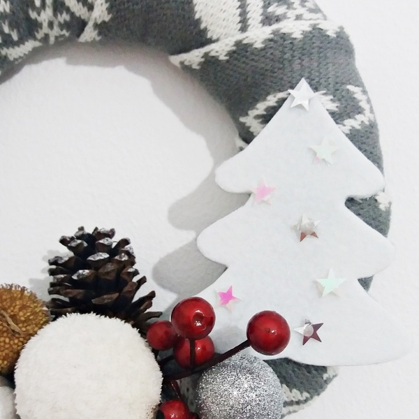 NEW!!! Διακοσμητικό στεφάνι "White Christmas" - μαλλί, μαλλί, διακοσμητικό, ιδιαίτερο, μοναδικό, νήμα, πλεκτό, στεφάνια, τσόχα, χειροποίητα, δωράκι, χριστουγεννιάτικο, unique, διακοσμητικά, χριστουγεννιάτικα δώρα - 2