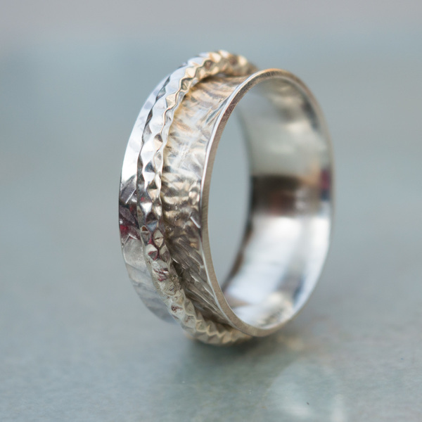 Ασημένιο spinner δαχτυλίδι με σφυρήλατη επιφάνεια - δαχτυλίδι, σφυρήλατο, χειροποίητα, μοντέρνο, γυναικεία, δώρα για γυναίκες, ασήμι, ασήμι 925, minimal, μικρά, σταθερά - 3