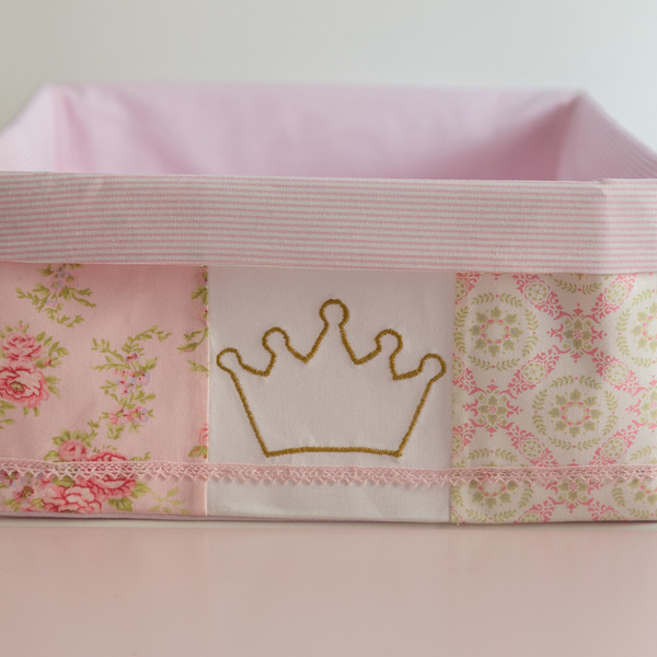 Kαλαθάκι για τα καλλυντικά και τις πάνες του μωρού patchwork σε ροζ αποχρώσεις με σχέδιο στέμμα - ύφασμα, βαμβάκι, κορίτσι, οργάνωση & αποθήκευση, φλοράλ, πριγκίπισσα, παιδικό δωμάτιο, βρεφικά, δώρο για νεογέννητο, δώρα για μωρά - 2