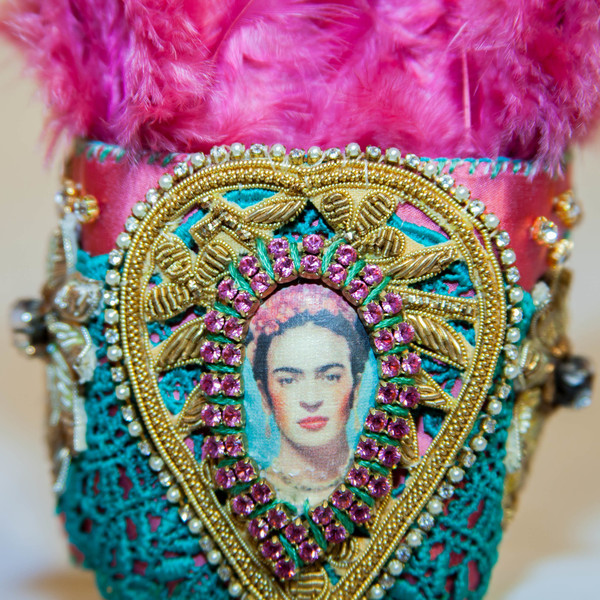 Βραχιόλι μανσέτα Frida kahlo - μετάξι, statement, ύφασμα, vintage, μοντέρνο, φτερό, swarovski, βραχιόλι, χειροποίητα, εντυπωσιακό, must αξεσουάρ, boho, frida kahlo, φαρδιά - 4