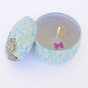 Αρωματικό Διακοσμητικό Κερί Cute ♥ Candle 4 Μεταλλικό Κουτί 7.5 εκ x 5.4 εκ Υ Λαχούρι - φιόγκος, διακοσμητικό, δώρο, λουλούδια, διακόσμηση, decor, κουτί, πρωτότυπο, κερί, αρωματικά κεριά, πρωτότυπα δώρα, μινιατούρες φιγούρες, homedecor - 2