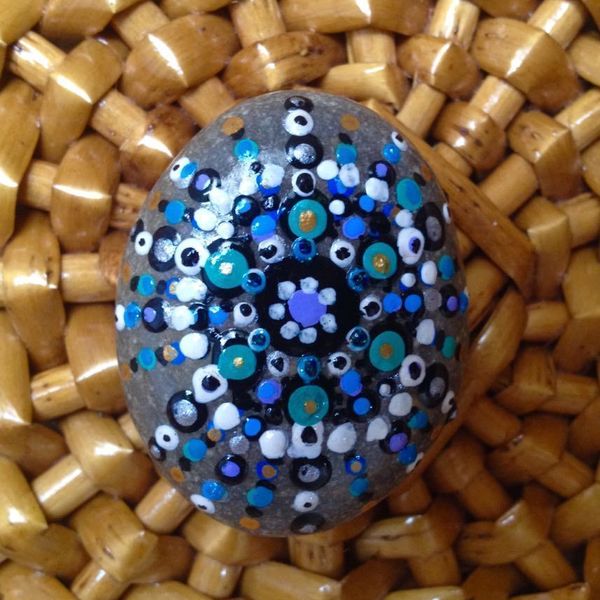 Πέτρινα μάνταλα μαγνητάκια ( 3 τεμάχια ) - πέτρα, ακρυλικό, χειροποίητα, πρωτότυπα δώρα, μαγνητάκια, διακοσμητικές πέτρες - 4
