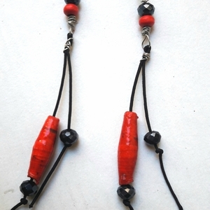 Σκουλαρίκια red paper beads - μοντέρνο, πρωτότυπο, χάντρες, must αξεσουάρ, ξεχωριστό, unique, κρεμαστά, δώρα για γυναίκες, φθηνά - 2