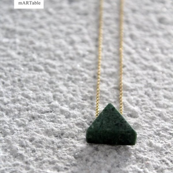 Κρεμαστό τρίγωνο πράσινο από μάρμαρο Τήνου και χρυσή αλυσίδα! - επιχρυσωμένα, γεωμετρικά σχέδια, κοντά, gift idea - 3
