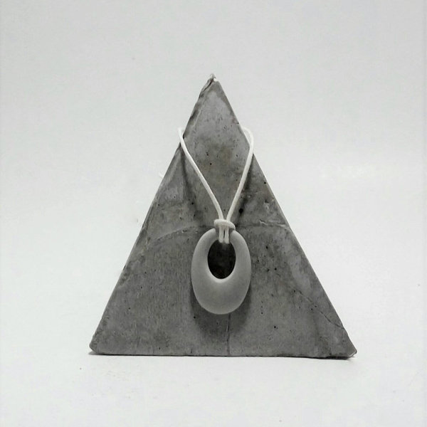 Τσιμεντένιο κόσμημα // Necklaces «O»