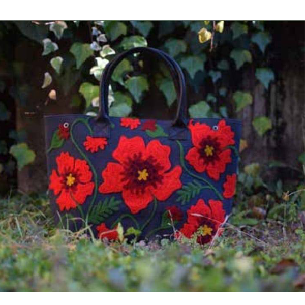 Τσάντα ώμου κεντημένη μαύρη με κόκκινα λουλούδια - βαμβάκι, κεντητά, ώμου, φλοράλ - 2