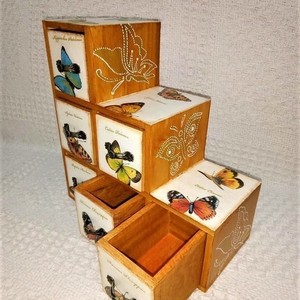 Ξυλινη μπιζουτιερα εγινε με τεχνικη ντεκουπαζ. Ειναι ενα ωραιο δωρο ....20x19 sm Μπιζουτιέρα Κουτί Ξύλινη με Συρτάρια - vintage, κουτί, οργάνωση & αποθήκευση, κοσμηματοθήκη, πρωτότυπα δώρα, ξύλινα διακοσμητικά - 2