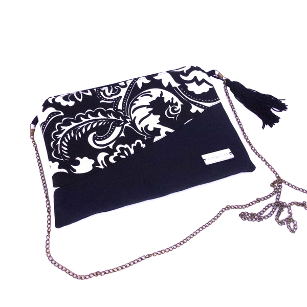 Ασπρόμαυρη τσάντα φάκελος ethnic με αλυσίδα - φάκελοι, χιαστί, ethnic, βραδινές, μικρές, φθηνές