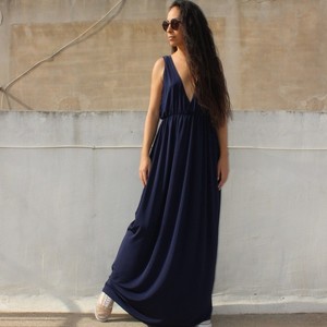 Μπλε μακρύ φόρεμα - αμάνικο - 2