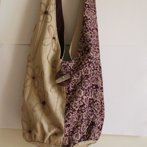 Πάνινη τσάντα ώμου-χιαστί από δύο υφάσματα, ξύλινα στοιχεία - ύφασμα, ξύλο, ώμου, χιαστί, μεγάλες, μεγάλες, all day, boho, tote - 2