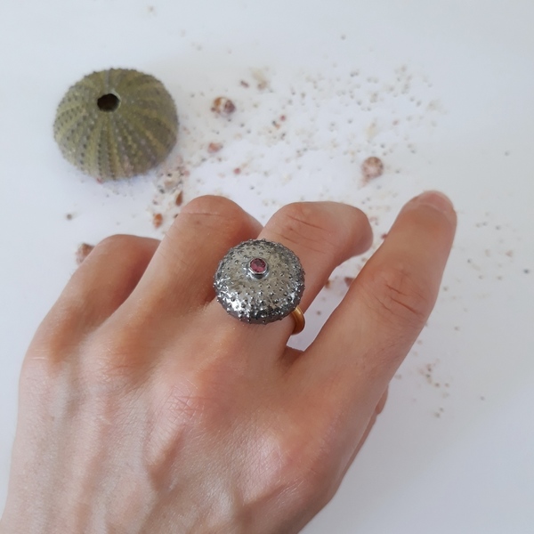 Axinos Ring-Δαχτυλίδι Αχινός Από Επιχρυσωμένο Ασήμι και Ροδονίτη - ασήμι, ημιπολύτιμες πέτρες, κοχύλι, χειροποίητα, αχινός