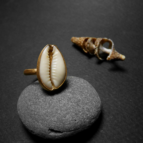 " Golden Seashell " - Χειροποίητο επίχρυσο δαχτυλίδι με φυσικό κοχύλι της Θάλασσας - αυξομειούμενα, επιχρυσωμένα, ορείχαλκος, κοχύλι, faux bijoux - 2
