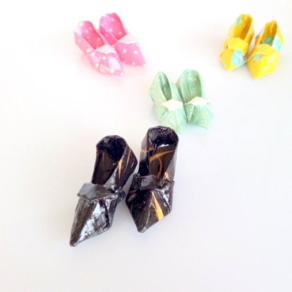 Παπουτσάκια μαύρα σκουλαρίκια Origami - χαρτί, κρεμαστά, επίχρυσα στοιχεία - 4