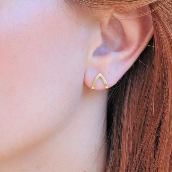Τρίγωνα σκουλαρίκια καρφωτά, triangle huggie earrings - ασήμι, επιχρυσωμένα, καρφωτά, νυφικά - 3