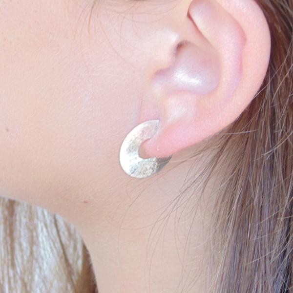 Silver hoop earrings/Πλακέ κρίκοι με καρφάκι σε ασήμι 925 - ασήμι, κρίκοι, μικρά - 4