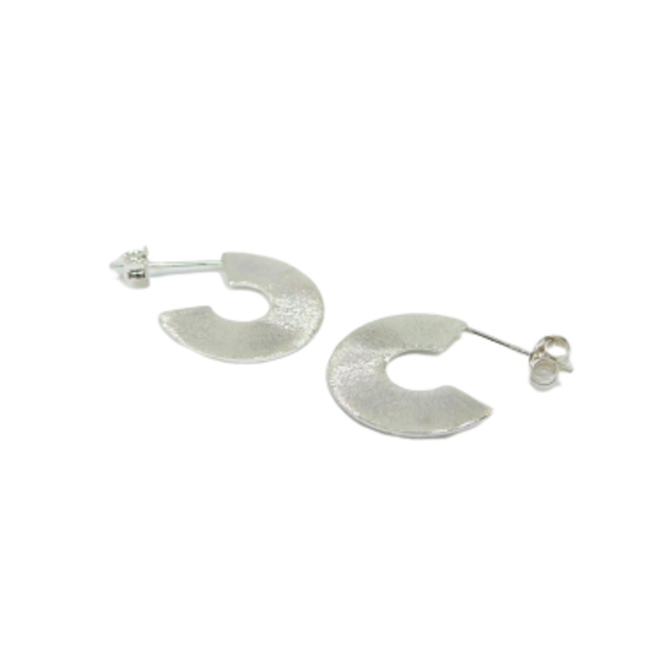 Silver hoop earrings/Πλακέ κρίκοι με καρφάκι σε ασήμι 925 - ασήμι, κρίκοι, μικρά