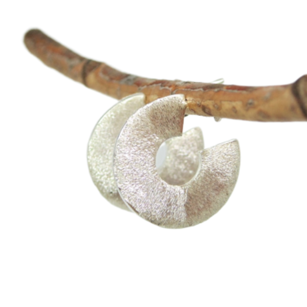 Silver hoop earrings/Πλακέ κρίκοι με καρφάκι σε ασήμι 925 - ασήμι, κρίκοι, μικρά - 5