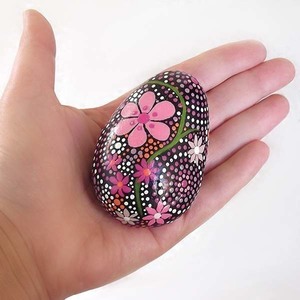 Άνοιξη, λουλούδια ροζ, ζωγραφισμένα σε πέτρα θαλάσσης - ζωγραφισμένα στο χέρι, πέτρα, λουλούδια, Black Friday, διακοσμητικές πέτρες - 4