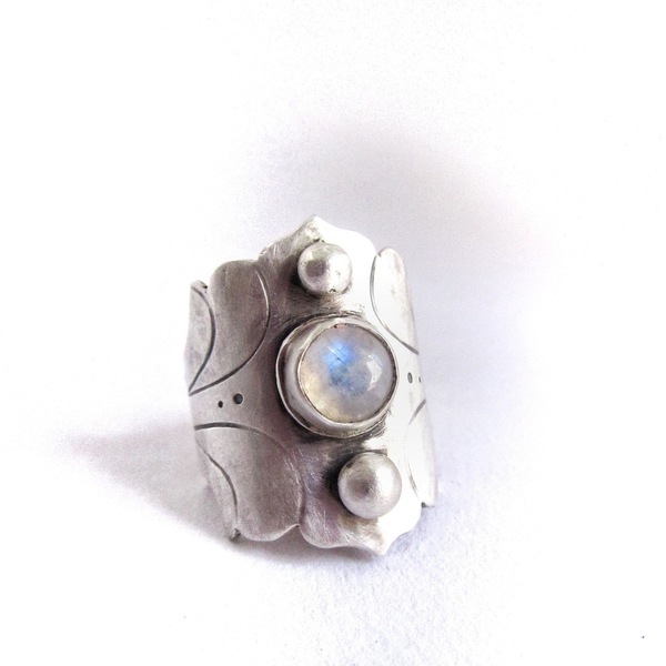Galaxial Ring | Selene Collection|Χειροποίητο δαχτυλίδι, ασημένιο, εγχάρακτο κόσμημα, μοναδικό, φεγγαρόπετρα - ασήμι, ημιπολύτιμες πέτρες, φεγγαρόπετρα, χειροποίητα, boho, σταθερά