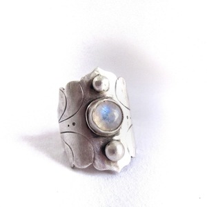 Galaxial Ring | Selene Collection|Χειροποίητο δαχτυλίδι, ασημένιο, εγχάρακτο κόσμημα, μοναδικό, φεγγαρόπετρα - ασήμι, φεγγαρόπετρα, χειροποίητα, ημιπολύτιμες πέτρες, σταθερά, boho