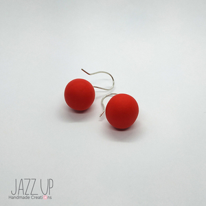 "Dots & Colors Red" - Κόκκινα κρεμαστά minimal σκουλαρίκια από πολυμερή πηλό - ασήμι 925, πηλός, minimal, μικρά, κρεμαστά, γάντζος, αγ. βαλεντίνου - 2