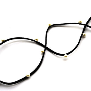 Μαύρο σουέντ κορδόνι γυαλιών με πέρλες - σουέντ, πέρλες, Black Friday, αξεσουάρ γυαλιών, κορδόνια γυαλιών