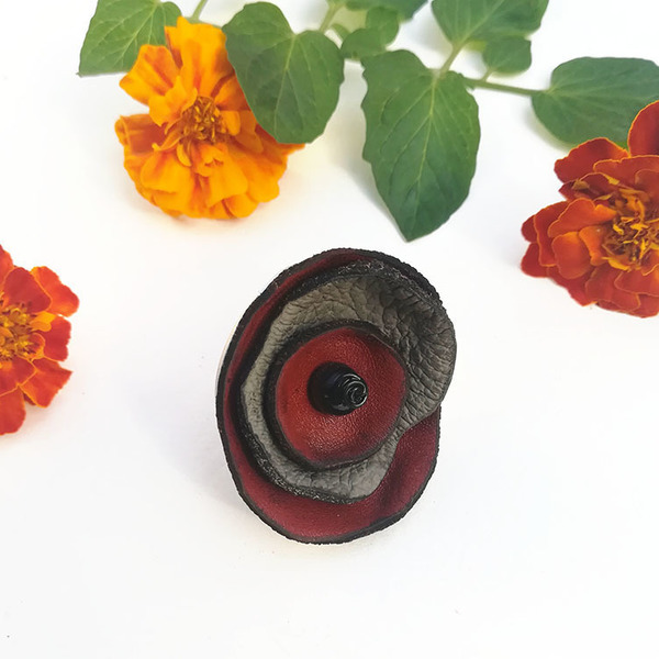 Δερμάτινο δαχτυλίδι-λουλούδι (εικαστικό κόσμημα) - δέρμα, λουλούδι, μεγάλα, αυξομειούμενα, φθηνά - 3