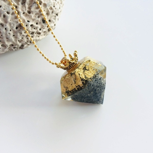 Κομψό μενταγιόν σε σχήμα διαμαντιού με φύλλο χρυσού και πέτρωμα - επιχρυσωμένα, κορώνα, μακριά, μενταγιόν - 2