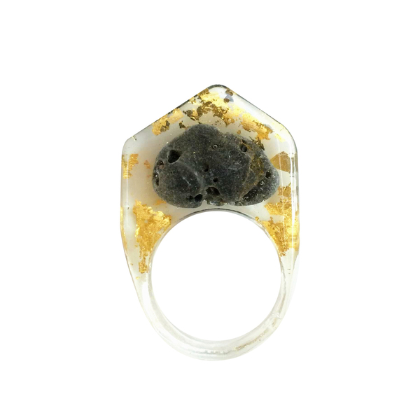 Μεγάλο statement δαχτυλίδι με φύλλο χρυσού και φυσικό πέτρωμα - σταθερά, μεγάλα