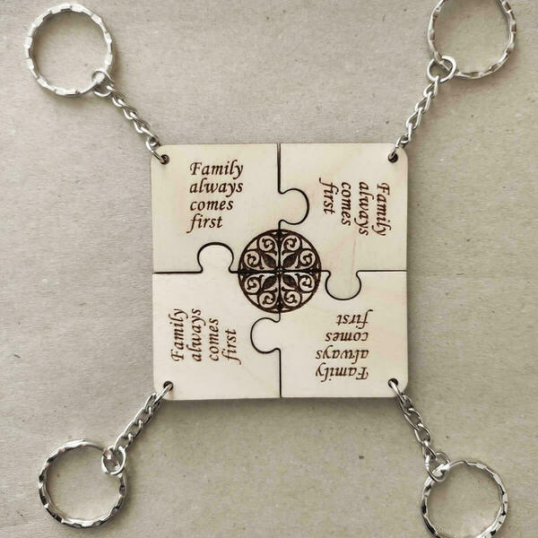"Family always comes first" 4πλο μπρελόκ puzzle - ξύλο, personalised, σπιτιού - 2
