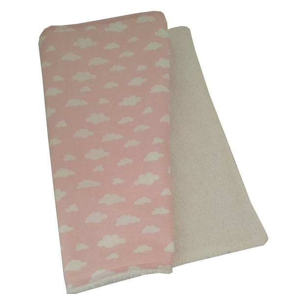 Σουπλά πετσετούλα για το νηπιαγωγείο ροζ με συννεφάκια - σουπλά