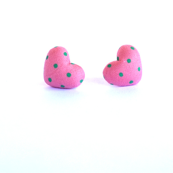 Υφασμάτινα Σκουλαρίκια Καρδιά-Κουμπιά Ροζ Πουά - ύφασμα, καρδιά, καρφωτά, μικρά, δώρα αγίου βαλεντίνου, φθηνά