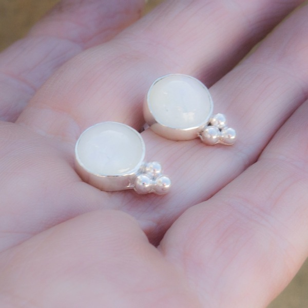 Καρφωτά ασημένια σκουλαρίκια με Φεγγαρόπετρα(Moonstone) - ασήμι, φεγγαρόπετρα, χειροποίητα, πέτρες, καρφωτά, μικρά - 4