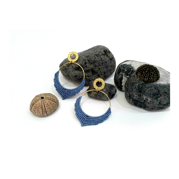 Μακραμέ σκουλαρίκια επιχρυσωμένοι κρίκοι 40mm σε μπλε μεταλλιζέ χρώμα - επιχρυσωμένα, ορείχαλκος, μακραμέ, κρίκοι, μεγάλα - 4