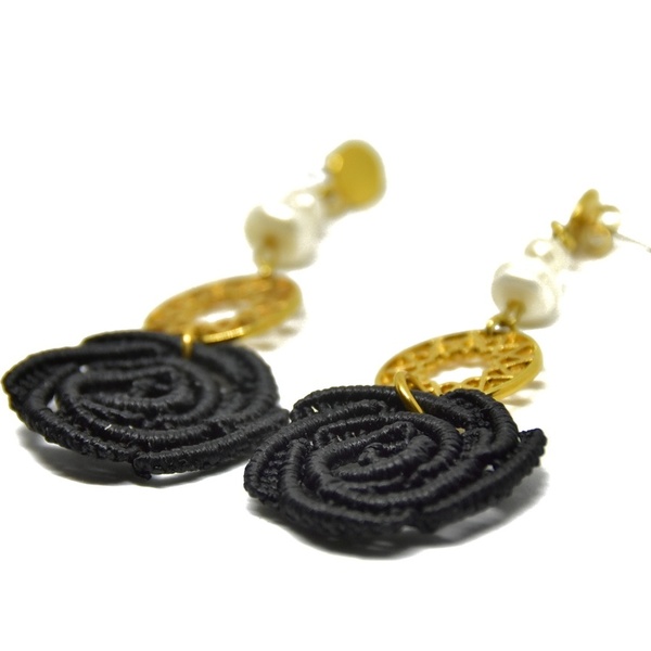 Μακραμέ σκουλαρίκια με μαύρο τριαντάφυλλο - επιχρυσωμένα, μακραμέ, κρεμαστά - 3